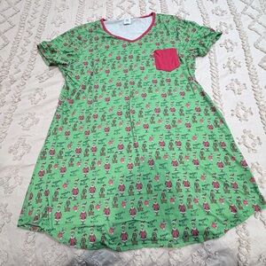 Women's Green Short-Sleeve Nightshirt with Pink Pocket